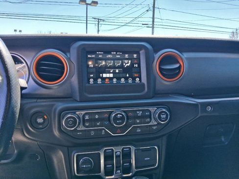 Used 2021 Jeep Gladiator Mojave w/ LED Lighting Group AWD/4WD image 17