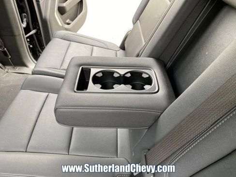 Used 2025 Chevrolet Suburban Z71 AWD/4WD image 39