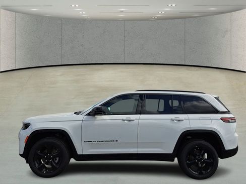 New 2026 Jeep Grand Cherokee Limited w/ Limited Altitude Package RWD image 7