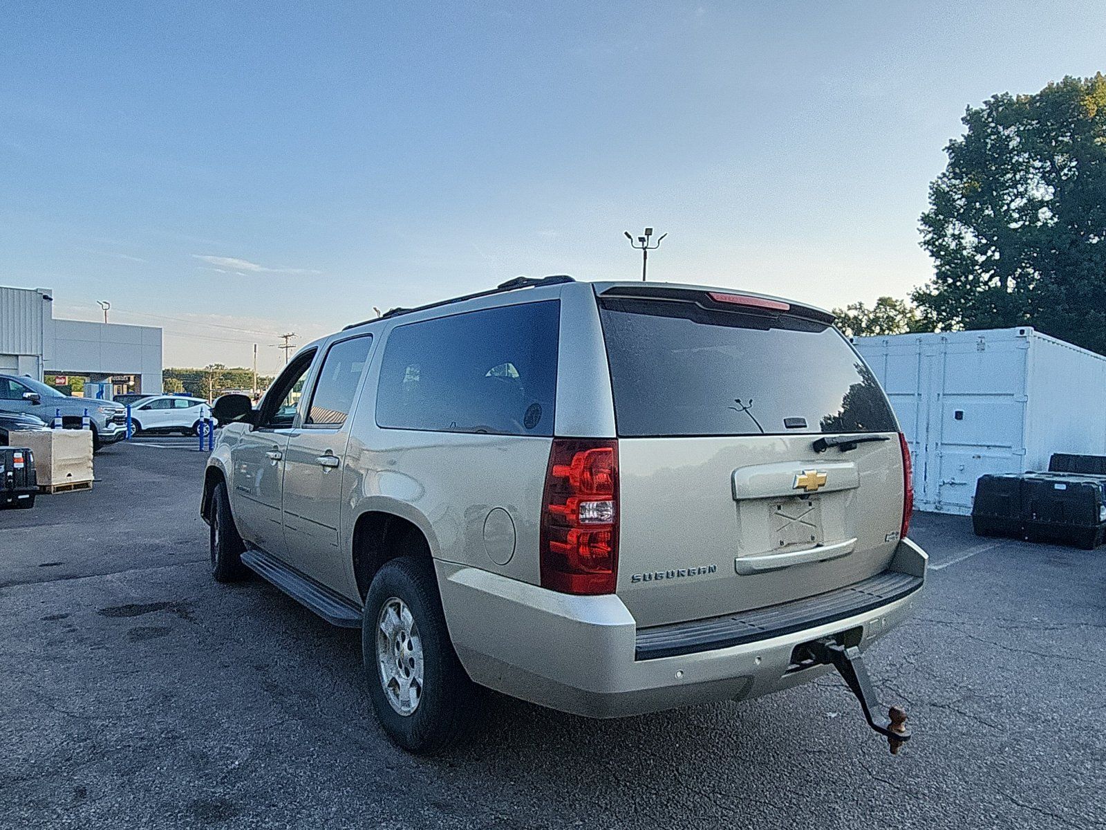 Used 2013 Chevrolet Suburban LS w/ Convenience Package 1 AWD/4WD image 3