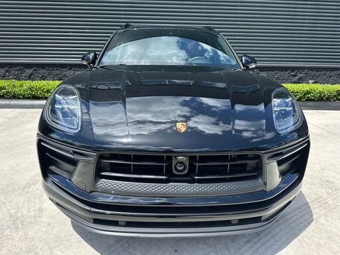 Certified 2023 Porsche Macan AWD/4WD image 8