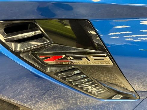 Used 2016 Chevrolet Corvette Z06 w/ 3LZ Preferred Equipment Group RWD image 35