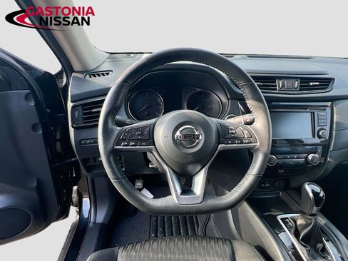 Used 2020 Nissan Rogue SV image 14