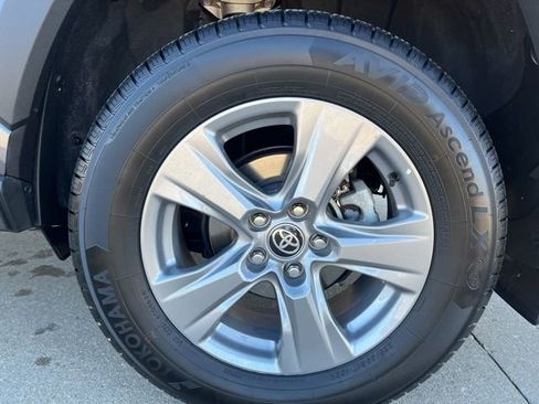 Used 2022 Toyota RAV4 XLE w/ Convenience Package image 25