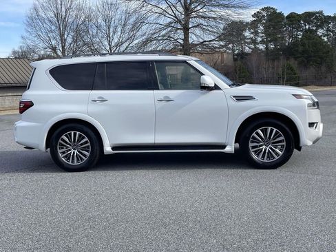 Used 2023 Nissan Armada SL w/ Captain's Chairs Package image 6