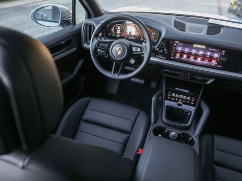 Certified 2026 Porsche Cayenne AWD/4WD image 35