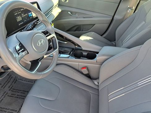 Used 2025 Hyundai Elantra SEL image 20