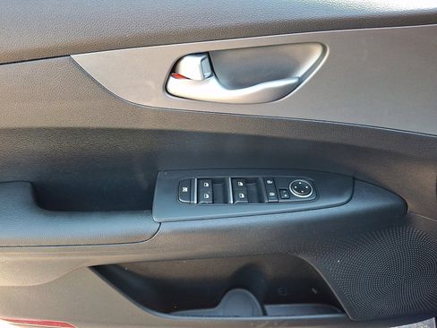 Used 2020 Kia Forte LXS FWD image 12
