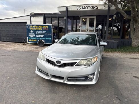 Used 2014 Toyota Camry L image 1