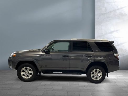 Used 2018 Toyota 4Runner SR5 Premium image 3