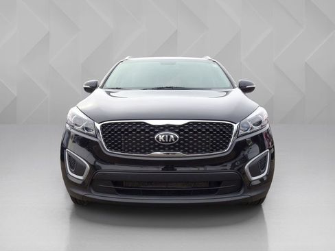 Used 2017 Kia Sorento LX w/ LX Convenience Package image 8
