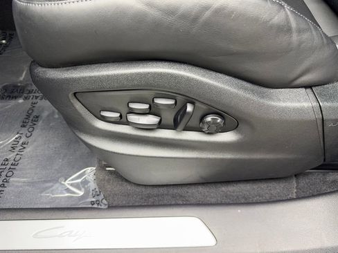 Used 2024 Porsche Cayenne Coupe image 31