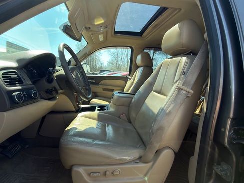 Used 2011 Chevrolet Suburban LT w/ Luxury Package image 2