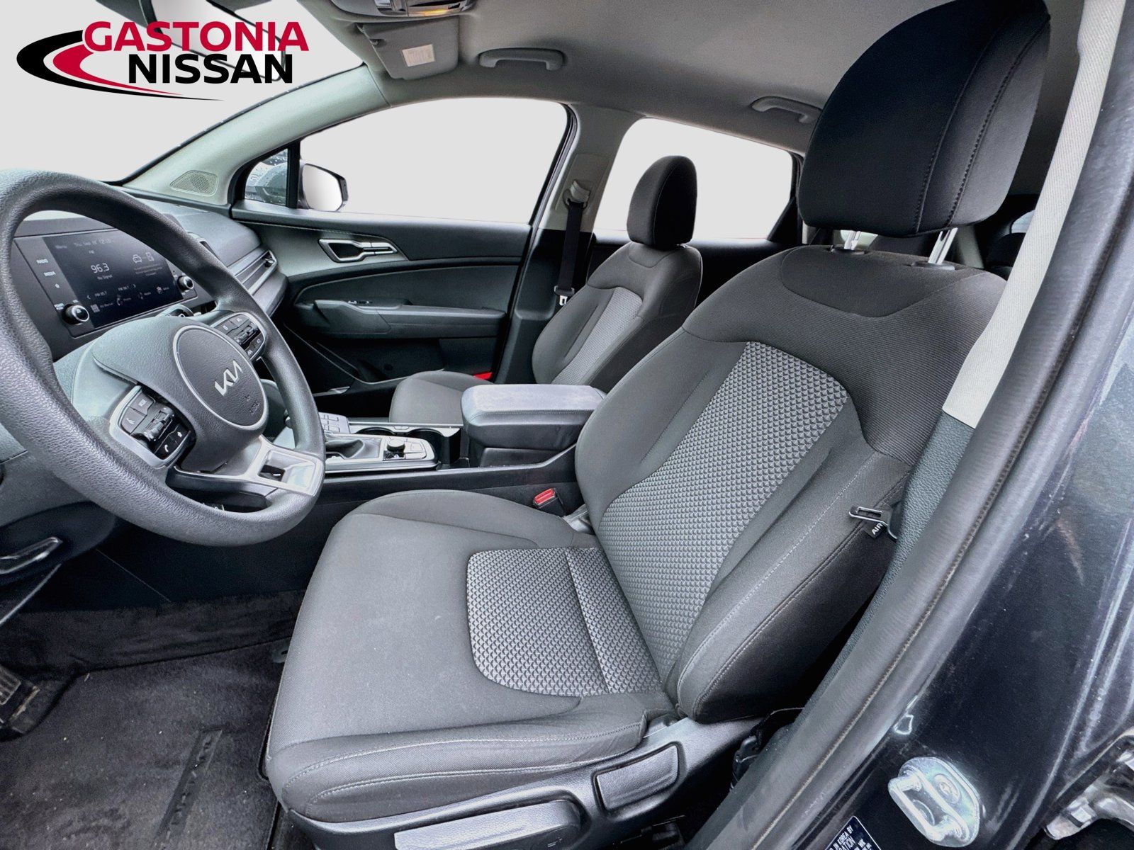 Used 2025 Kia Sportage LX FWD image 26