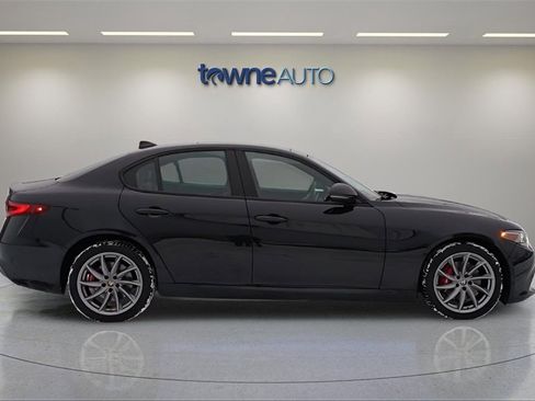 Used 2022 Alfa Romeo Giulia Sprint image 6