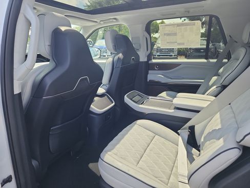 New 2026 Lincoln Navigator L Black Label AWD/4WD image 18