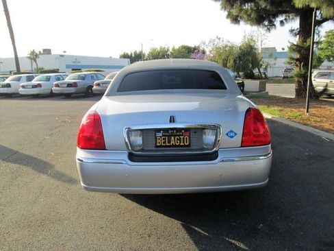 Used 2009 Lincoln Town Car Executive image 20