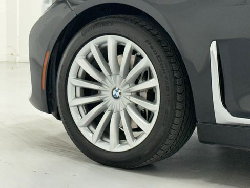 Used 2022 BMW 740i w/ Premium Package RWD image 40