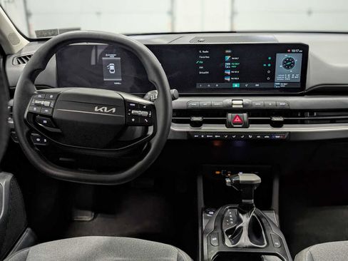Used 2025 Kia K4 LXS image 5