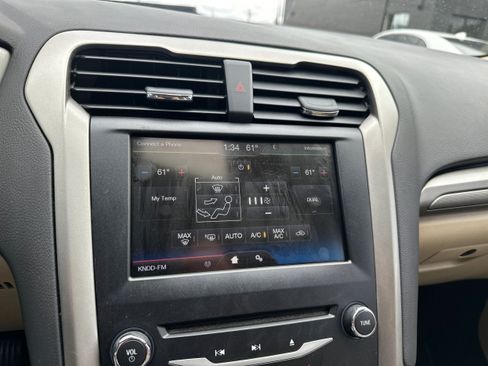 Used 2015 Ford Fusion SE FWD image 30