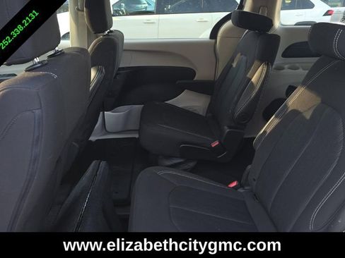 Used 2024 Chrysler Voyager LX image 4