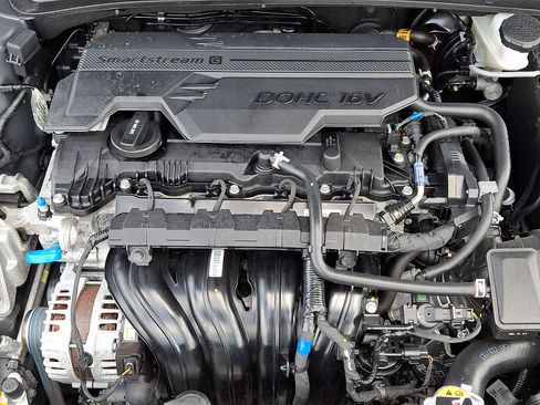 Used 2025 Hyundai Elantra SEL FWD image 30