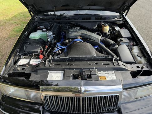 Used 1993 Lincoln Town Car Signature RWD image 18