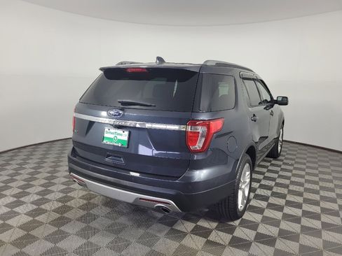 Used 2017 Ford Explorer XLT w/ Equipment Group 202A FWD image 9
