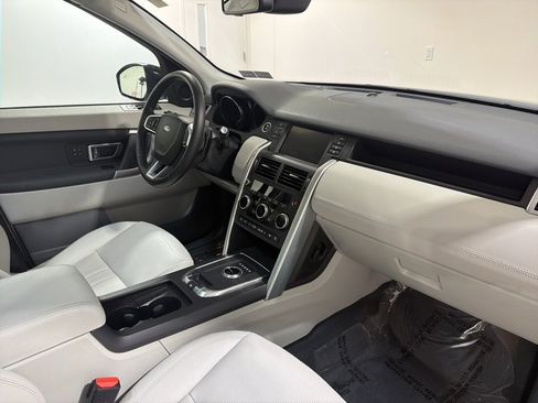 Used 2018 Land Rover Discovery Sport HSE image 24