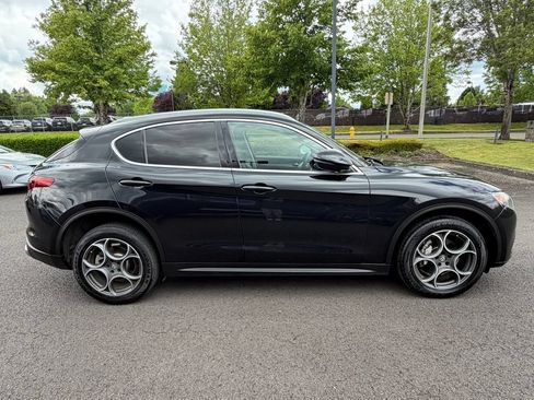 Used 2018 Alfa Romeo Stelvio AWD image 9
