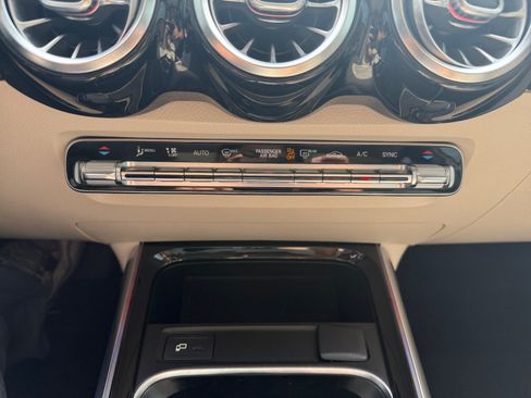 Certified 2020 Mercedes-Benz GLB 250 4MATIC image 31