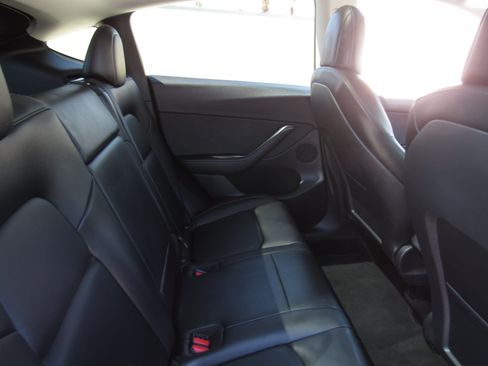 Used 2021 Tesla Model Y Long Range AWD/4WD image 8