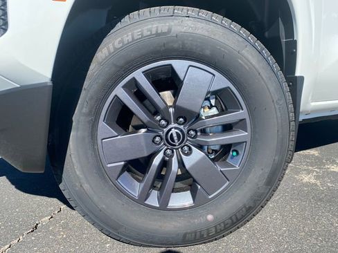 New 2025 Nissan Frontier SV w/ SV Convenience Package image 10