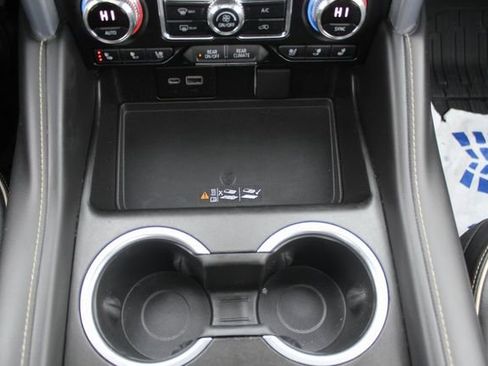 Used 2021 GMC Yukon SLT w/ SLT Luxury Plus Package image 16