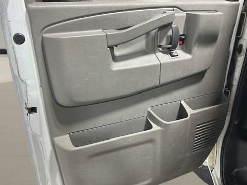Used 2021 Chevrolet Express 2500 Extended RWD image 8