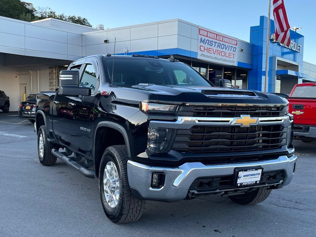 Used 2024 Chevrolet Silverado 3500 LT w/ Convenience Package AWD/4WD image 2
