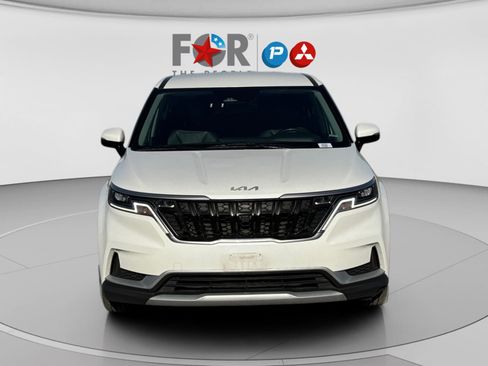 Used 2023 Kia Carnival LX image 8