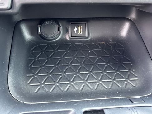 Used 2025 Toyota RAV4 XLE AWD/4WD image 31