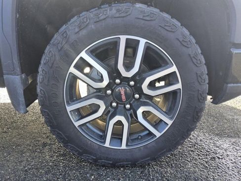 Used 2024 GMC Sierra 1500 AT4 w/ Technology Package image 4
