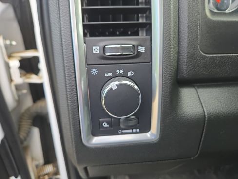 Used 2022 RAM 1500 Classic SLT AWD/4WD image 20