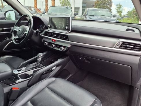Used 2020 Kia Telluride LX FWD image 12