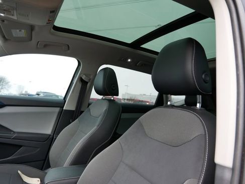 Used 2022 Volkswagen Taos SE image 18