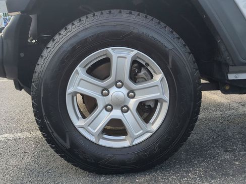 Used 2018 Jeep Wrangler Unlimited Sport S AWD/4WD image 9
