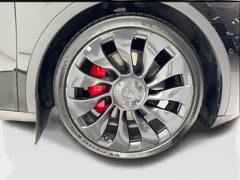 Used 2022 Tesla Model Y Performance image 13