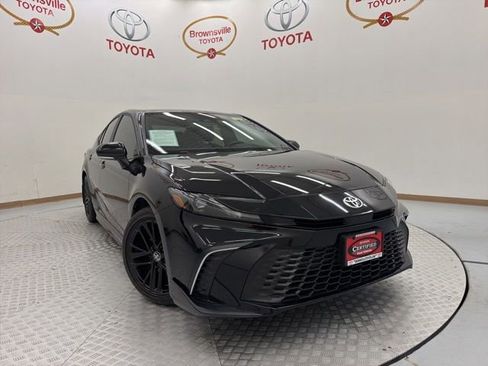 Used 2025 Toyota Camry SE w/ Convenience Package FWD image 1