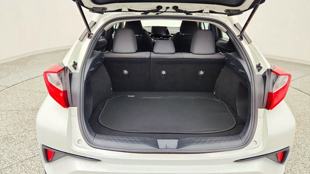 Used 2020 Toyota C-HR LE FWD image 20