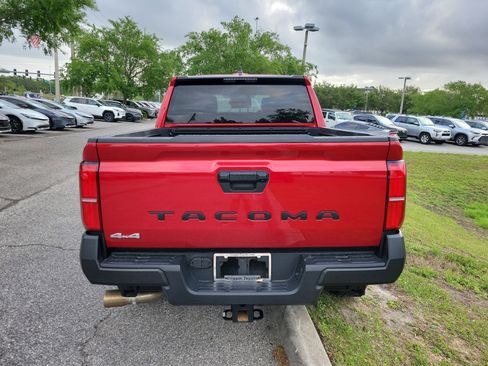 Used 2025 Toyota Tacoma SR image 13