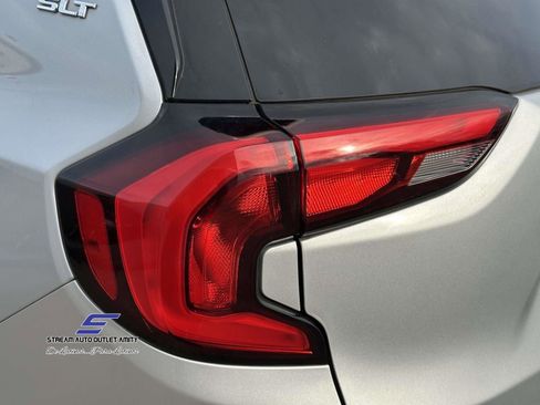 Used 2021 GMC Terrain SLT image 12