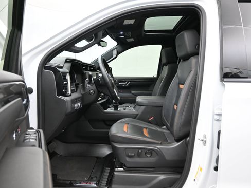 Used 2023 GMC Sierra 1500 AT4 w/ AT4 Premium Package AWD/4WD image 9