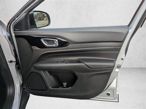 New 2026 Jeep Compass Latitude image 25